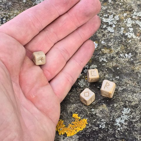 RUN DICE, FUTHARK - 4 DICE