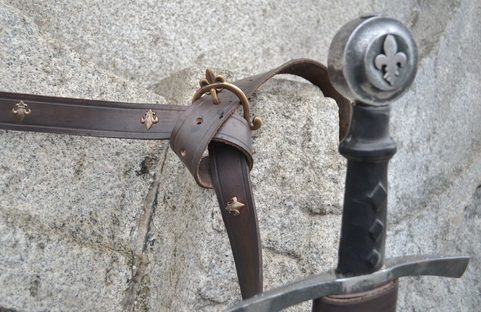 LEATHER SCABBARD FOR ONE HANDED SWORDS, FLEUR DE LIS