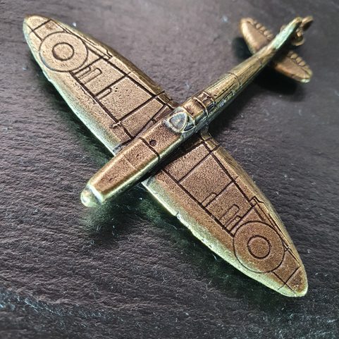 SUPERMARINE SPITFIRE, AIRCRAFT PENDANT, ANT.BRASS ZINC