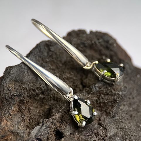 SINOPE, EARRINGS, FACETED MOLDAVITE JEWELRY, SILVER