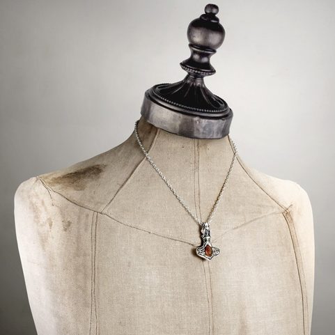 MARTEAU DE DRAGON EN AMBRE, COLLIER, ALCHEMY ENGLAND
