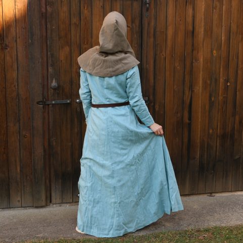 MEDIEVAL WOMEN'S CLOTHING - PLAIN WOMAN 2ND HALF OF THE 14TH CENTURY