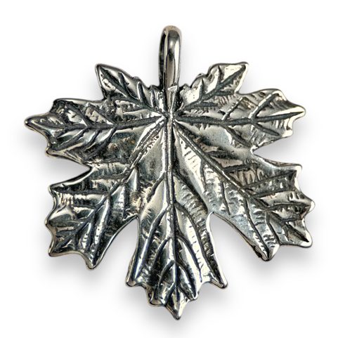 MAPLE LEAF, SILVER PENDANT