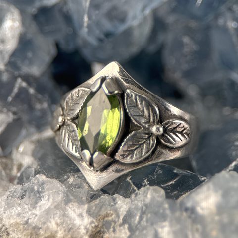 SHAMROCK, RING, MOLDAVITE, SILVER