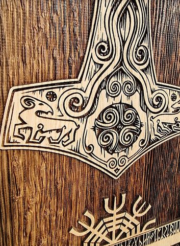 THOR'S HAMMER WALL DECORATION 45CM OAK