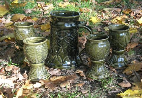 SET OF 5 PIECES OF CERAMICS