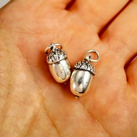 GRAINE, PENDENTIF DE GLAND DE CHÊNE, EN ARGENT