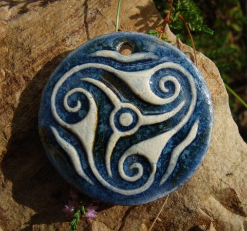 TRIQUETRA BLUE, CELTIC CERAMIC