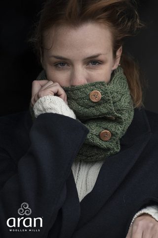 ARAN - ECHARPE À L'INFINI EN ARAN CÂBLÉ VERT