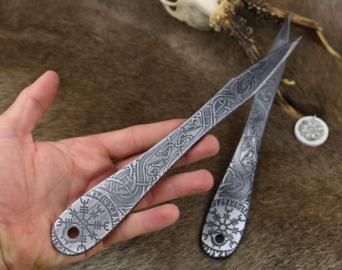 ARROW ETCHED THROWING KNIFE WITH VEGVÍSIR - 1 PIECE