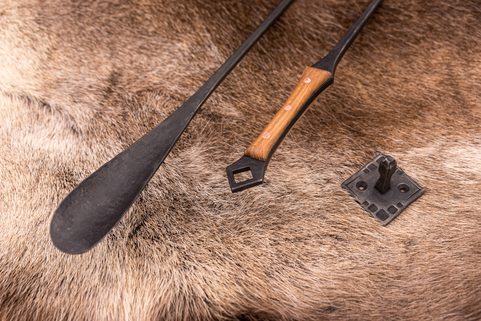 SHOEHORN, IRON, WOODEN HANDLE, WITH HOOK