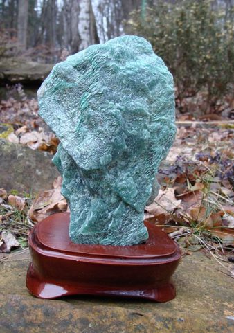 FUCHSITE, SMALL MENHIR