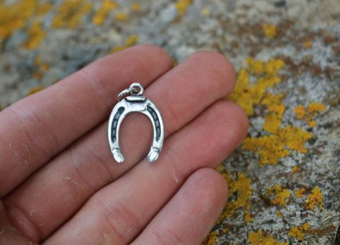PENDENTIF EN FER À CHEVAL