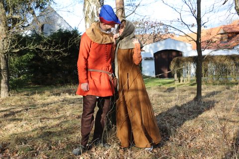 CRAFTSMAN - SET OF MEDIEVAL CLOTHING, 2ND HALF OF THE 14TH CENTURY