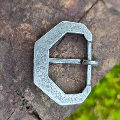 BOUCLE DE CEINTURE, SALZBOURG, XIIIE SIÈCLE, ZINC, LAITON ANTIQUE