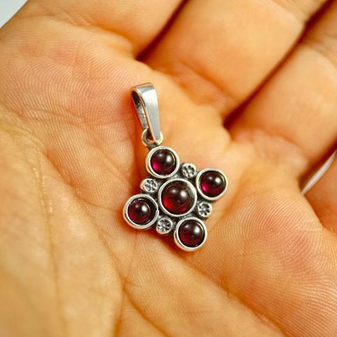 PRAGA, MEDIEVAL PENDANT WITH GARNETS, SILVER 925/1000