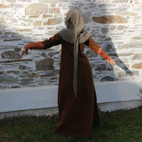 VÊTEMENTS MÉDIÉVAUX POUR FEMMES - BOURGEOISE - BOURGEOISE, 2E MOITIÉ DU 14E SIÈCLE