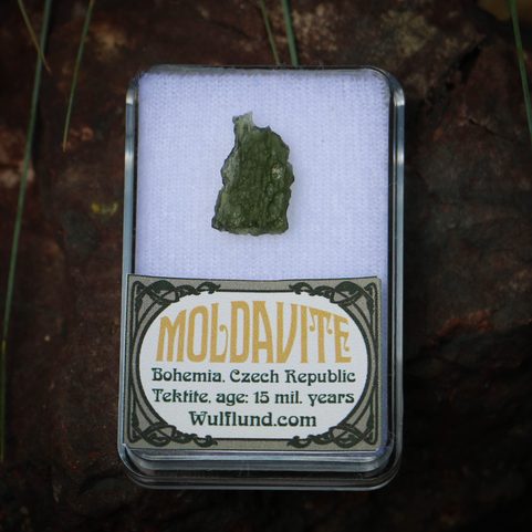 MOLDAVITE RAW STONE FROM THE CZECH REPUBLIC CCA 0,6 G