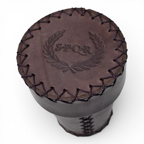 RÖMISCHER WÜRFELBECHER AUS LEDER, SPQR BRAUN