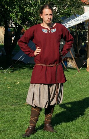 VIKING TUNIC, WOOL, WITH EMBROIDERY