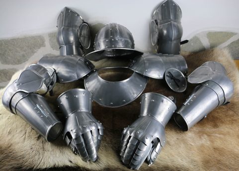 KING'S GUARD - MEDIEVAL KNIGHT - COSTUME RENTAL