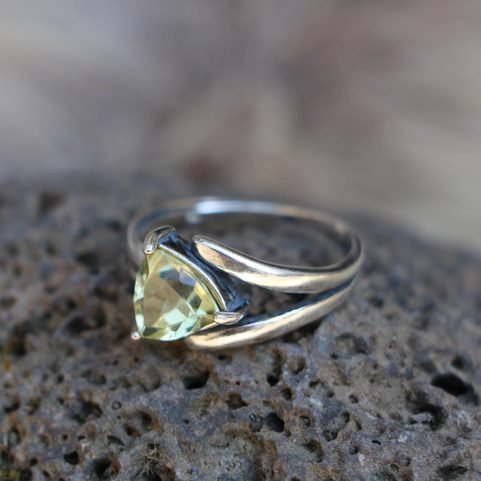 PRSTEN CITRÍN, TRILIANTOVÝ BRUS, STŘÍBRO 925