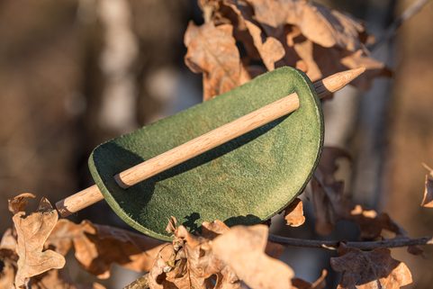 PLATAN LEATHER HAIR CLIP, GREEN