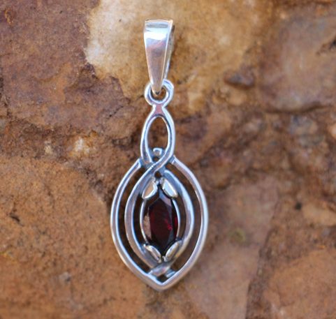 MAIA, PENDANT, FACETED GARNET, SILVER