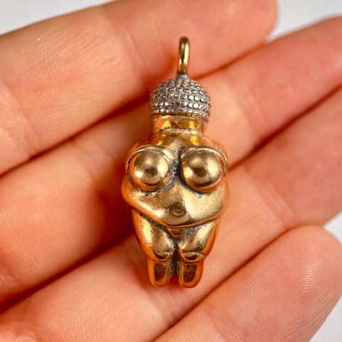 VÉNUS DE WILLENDORF, PENDENTIF, BRONZE