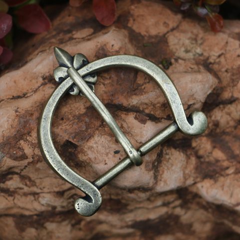 FLEUR DE LIS BELT BUCKLE, MIDDLE AGES - ANTIQUE BRASS