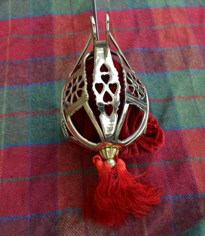 SCOTTISH BASKET HILT BROADSWORD, COLLECTIBLE REPLICA SWORD