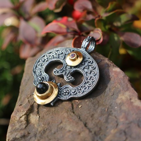 LUNULA, WOMEN'S EARLY MEDIEVAL PENDANT, AG 925 MOLDAVITE