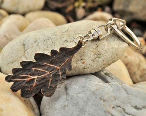 CARVED OAK LEAF KEYCHAIN, ANTLER