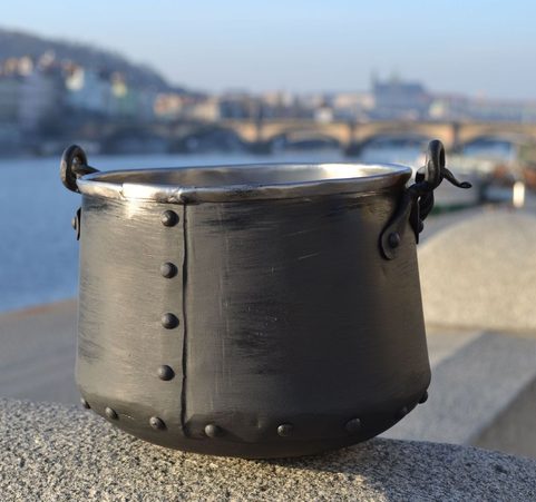 IRON CAULDRON 3 L