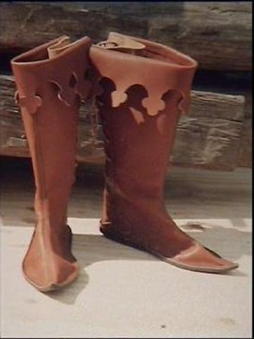 MEDIEVAL HIGH BOOT WITH FRINGE