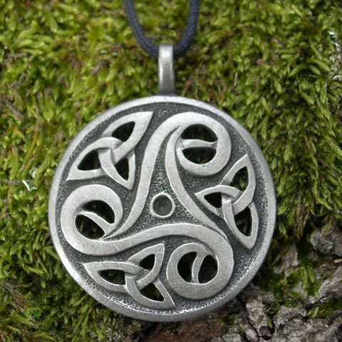 CELTIC AMULET - TRISKELION