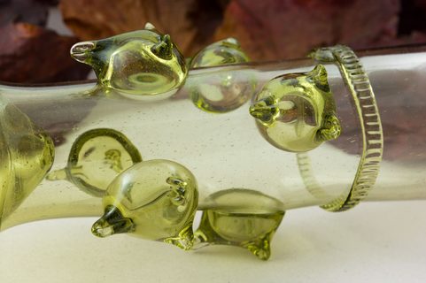 TÊTES D'OURS, VERRE HISTORIQUE