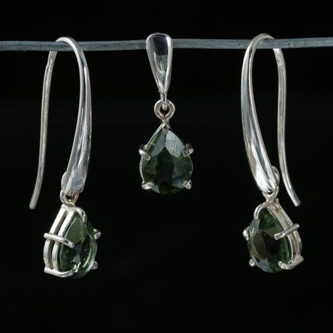 SINOPE, PENDANT, CUT MOLDAVITE JEWELRY, SILVER