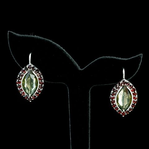 ACAIA, SILVER EARRINGS, MOLDAVITE, GARNET
