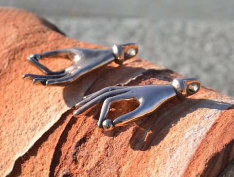 MAIN AVEC BOULE, AMULETTE ROMAINE, LIMES ROMANUS, BRONZE