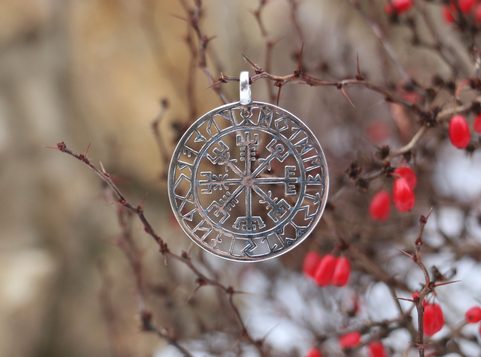 VEGVISIR, RUNES, PENDANT, SILVER