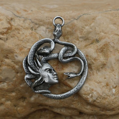MÉDUSE, TALISMAN ANTIQUE, ZINC, ARGENT ANTIQUE