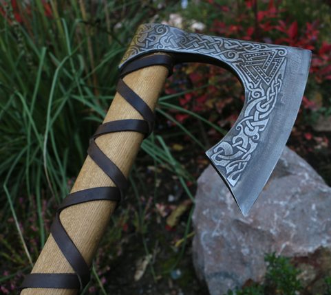 VALKNUT ETCHED VIKING AXE