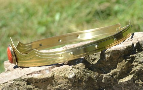 GRACIA - MEDIEVAL GOTHIC CROWN WITH JASPER