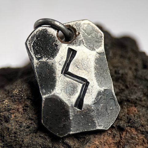 SOWULO, PENDENTIF RUNE FORGÉ