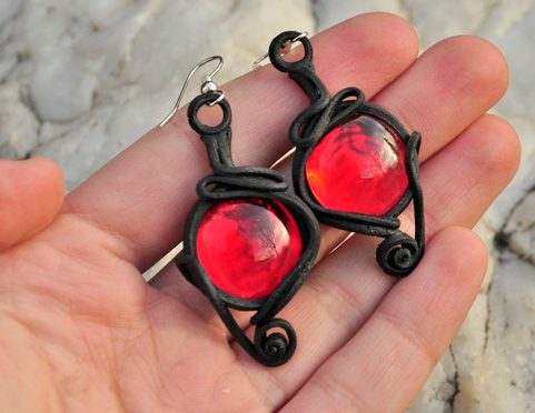 RED GLASS EARRINGS