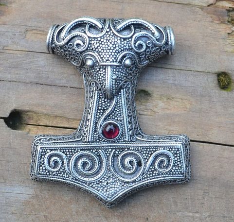 MARTEAU DE THOR - PENDENTIF, ÉTAIN ARGENTÉ, GRENAT