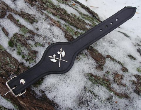 LEATHER BRACELET, CROSSED AXES