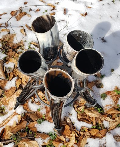 SET OF 5 HORNS,  0,4 L AND STAND