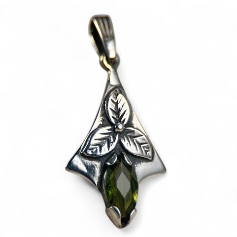 SHAMROCK, SILVER PENDANT, MOLDAVITE
